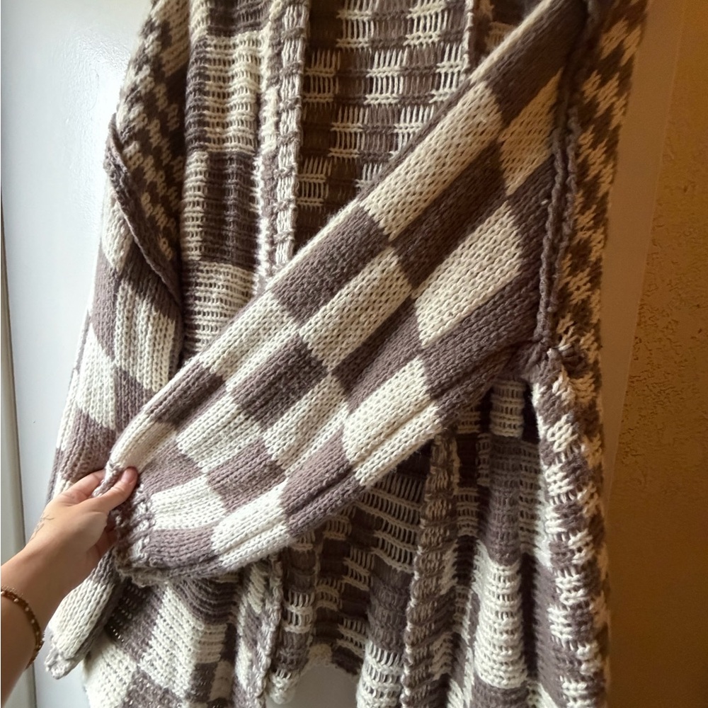 Cozy Open-Front Checkered Cardigan in Cream and Brown